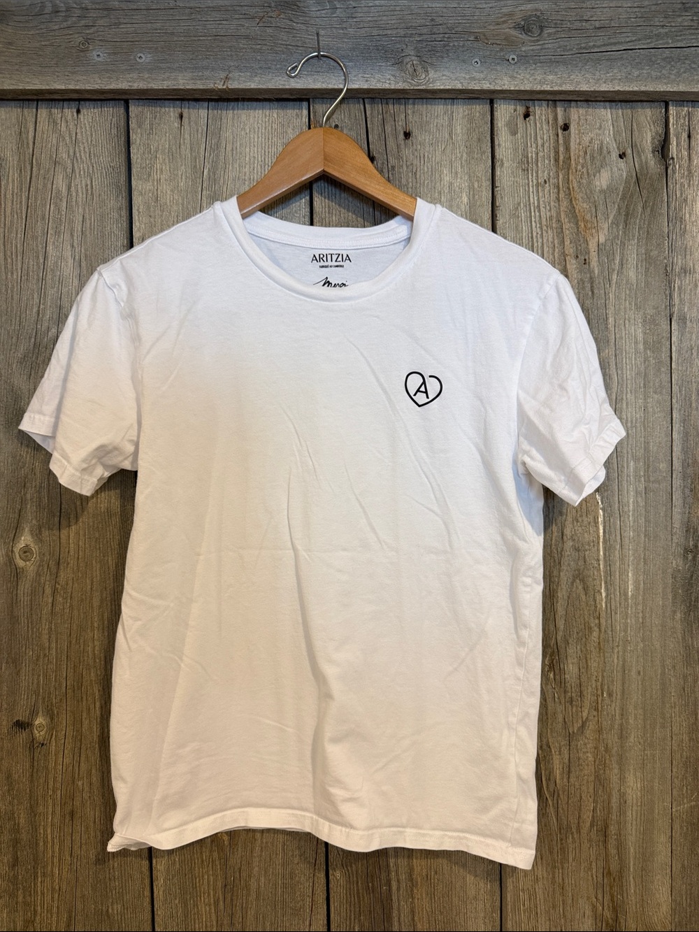 Aritzia White Short-Sleeve Crew with Heart Logo size s/m
